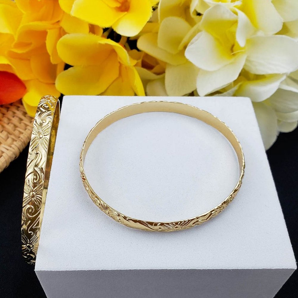 8mm Gold Hawaiian bangle bracelet - Picture 3 of 4
